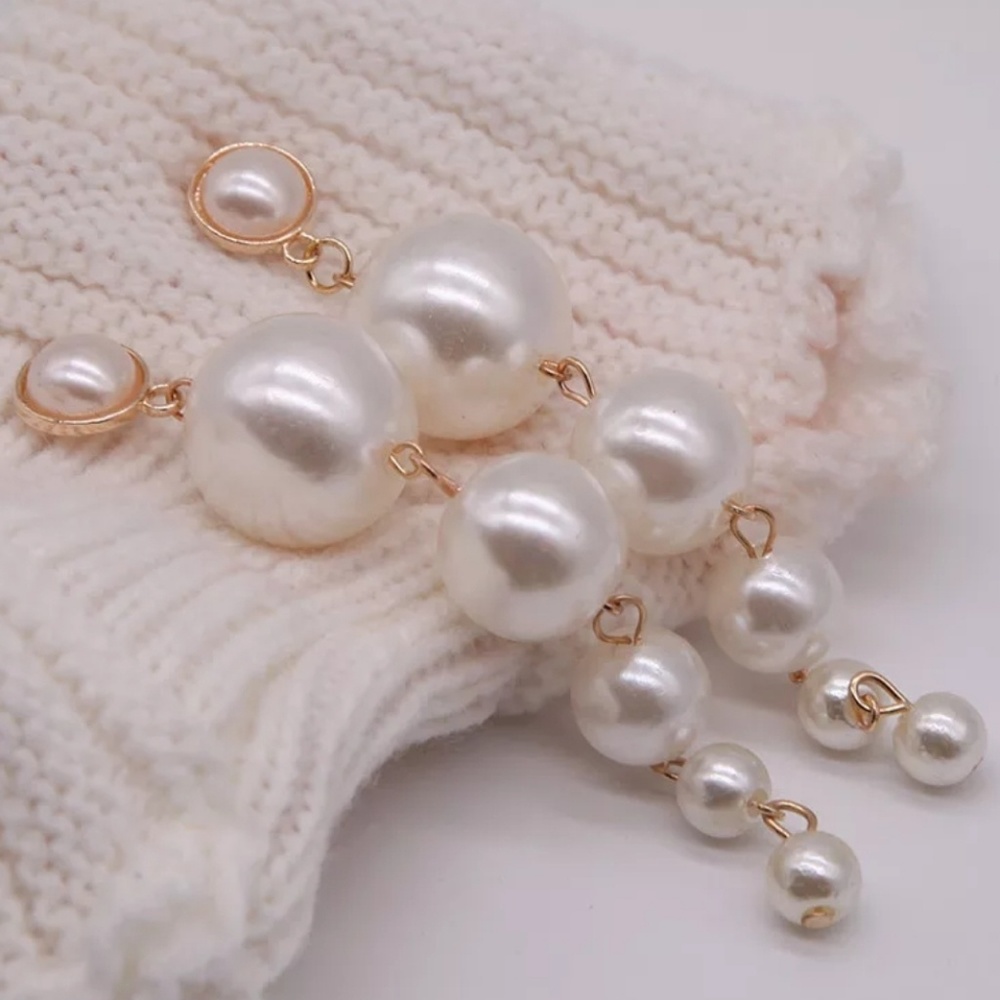 3 for $15💕 Faux Pearl Statement Earrings - Picture 2 of 2